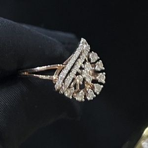 แหวนเพชรแท้ทองคำแท้ 14K 18K ดีไซน์ทรงกลุ่มสวยงามสำหรับผู้หญิง เครื่องประดับเจ้าสาวสุดหรู ของขวัญจากอินเดีย ทรงเจียระไนแบบบริลเลียนท์ - Product Image 1