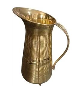 เหยือกน้ำโลหะสำเร็จรูปทำด้วยมือคุณภาพสูงเหยือกน้ำดีไซน์เนอร์ทองเหลืองพร้อมที่จับดีไซน์ล่าสุด - Product Image 2