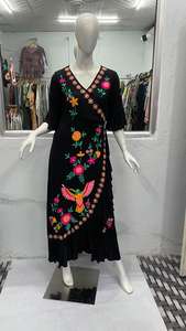 ชุดเดรสยาวสำหรับฤดูร้อนของผู้หญิง ปักลายผ้าฝ้ายยูเครน แขนยาว เหมาะสำหรับใส่ไปชายหาดหรือทำงาน เอวธรรมชาติ ทออย่างดีและซักได้ - Product Image 4