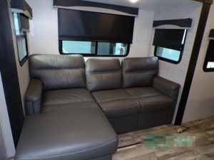 Se Vende: H-I-G-H-L-A-N-D RIDGE RANGE L-I-T-E 212FB Modelo 2022, Usado, de Alto Rendimiento, 36 pies de Largo, Capacidad de Carga de 2000 kg, Color Oscuro - Product Image 3