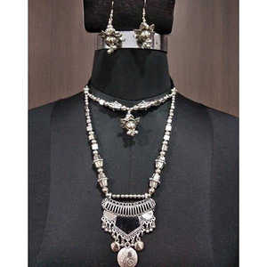 Jeweljunk 1112834 Navratri collier ensemble verre plaqué rhodium avec plaque d'or pour boucles d'oreilles de mariée et ensembles de bijoux fins - Product Image 1