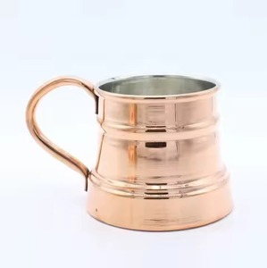 Taza de cobre artesanal con diseño contemporáneo que aporta elegancia cálida y estilo artístico a cada sorbo - Product Image 4