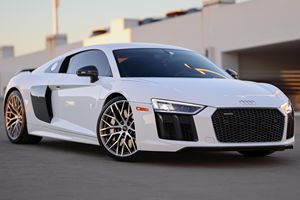 Véhicules d'occasion 2017 R8 Quattro V10 Plus AMS 12 Twin Turbo Package Prêts pour une livraison rapide - Product Image 4