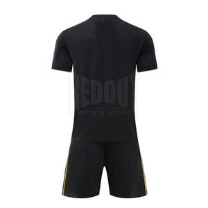 Uniforme de football pour hommes respirant et léger sur mesure avec manches courtes - Vente en gros - Product Image 2
