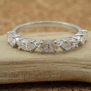 Fournisseur Lab Grown Diamond Ring 18k Gold Marquise Cut E VVS2 Clarity pour les bijouteries Wholesale - Product Image 1