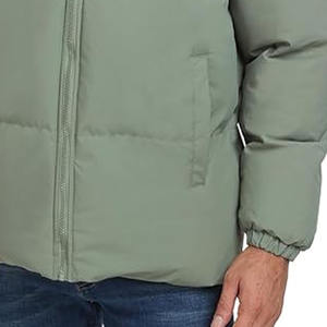 Chaqueta acolchada con capucha y logotipo de poliéster relleno de burbujas para hombre hecha por Dress Sports - Product Image 3