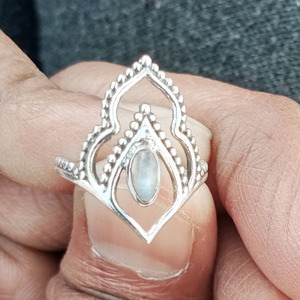 Venta al por mayor indio hecho a mano 925 plata esterlina Arco Iris piedra lunar anillo de piedras preciosas para niñas y mujeres para regalo de cumpleaños - Product Image 2