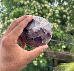 Jarra de Cuarzo Amatista Natural Tallada en India con Tapa, Recipiente de Piedra Curativa, Contenedor Decorativo de Piedra - Product Image 5