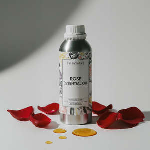 Pack Combo d'Huiles Essentielles 100% Pures de Lavande et de Rose, Huile d'Arbre à Thé Hydratante Pressée à Froid avec Ingrédients de Frankincense et Myrrhe - Product Image 5