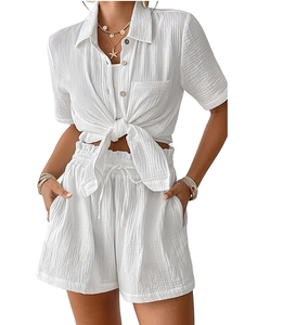 Top blanco de manga corta con botones y pantalones cortos a juego Traje de dos piezas de verano elegante y cómodo a un precio asequible - Product Image 1