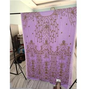 Robe Dirac somalienne perlée à la main la plus vendue avec une magnifique broderie pour les événements culturels et formels disponibles à la vente - Product Image 2