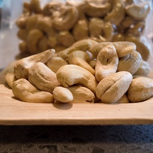 Noix de cajou blanches à bas prix, W180, fraîches, biologiques, 100% naturelles, provenant d'Afrique, transformées et pelées pour l'industrie alimentaire - Product Image 1