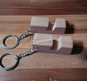 Porte-clés pendentif en bois de conception mince légère et créative Porte-clés en bois personnalisé Porte-clés gravés en bois pour cadeau - Product Image 5