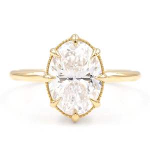 Bague de fiançailles solitaire taille ovale avec diamant de laboratoire, style mignon pour femme - Product Image 1