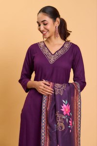 LANCEMENT DU NOUVEAU DESIGNER FESTIVE WEAR KURTI PENT AVEC TISSU DUPATTA SOFT RAYON SLUB AVEC TRAVAIL BRODÉ - Product Image 3