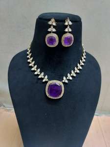 Ensemble de collier Kundan exquis pièce de bijoux de mariée artisanale avec boucles d'oreilles assorties parfait pour les mariages Occasions spéciales - Product Image 2