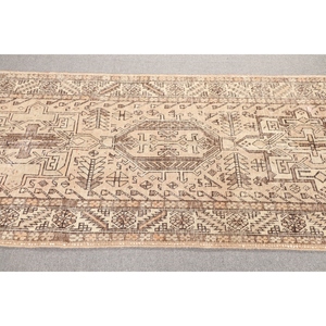 Alfombra Turca Vintage de 3.5x13.7 pies, Alfombra Geométrica Pequeña de Color Marrón - Product Image 3