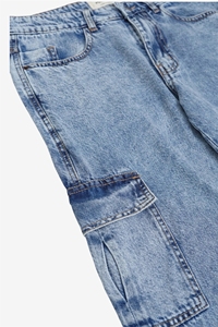 กางเกงยีนส์ทรงหลวมสำหรับผู้ชายแบบสั่งทำกางเกงยีนส์ทรงหลวมมีหกกระเป๋าทรงตรงด้านล่างดีไซน์สตรีทแวร์และการผลิตผ้าเดนิมระดับพรีเมียม - Product Image 5