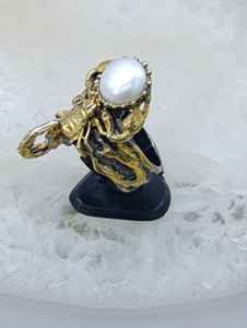 Anillo de Escorpión Plateado en Oro con Perla de Diseño Moderno de Estambul para Boutiques y Minoristas - Product Image 2