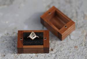 Boîte à bijoux pliable artisanale au design fonctionnel - Product Image 6