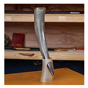 Klaxon à boire brillant avec support et étui en cuir Klaxon à boire authentique direct d'usine pour la bière - Product Image 1