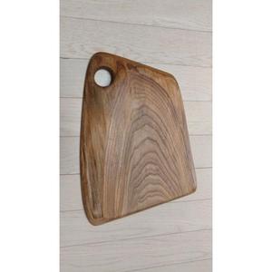 Planche à fromage en bois rustique avec de beaux motifs de grain pour ajouter un charme naturel à votre planche à fromage de cuisine en acier inoxydable - Product Image 5