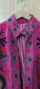 Chaqueta corta de terciopelo bohemio con bordado floral Suzani, abrigo corto Suzani, abrigo floral corto - Product Image 3