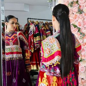 Fabricante personalizado mujer tradicional afgano elegante seda Salwar Kameez tradicional afgano étnico prenda 607 piezas para - Product Image 2