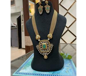 ชุดสร้อยคอพร้อมต่างหูประดับมอสซาไนต์ชุบทองคุณภาพดีเยี่ยม ดีไซน์คลาสสิก เหมาะสำหรับงานหมั้น งานแต่งงาน และงานเลี้ยงสำหรับผู้หญิง - Product Image 2