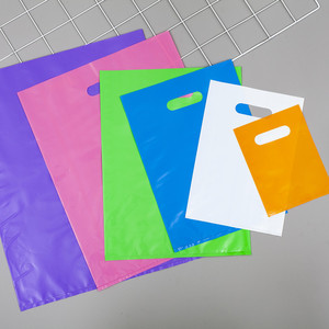 High Quality Hot-Selling Color Clothing Packaging <strong>Bag</strong> Die Cut <strong>Patch</strong> <strong>Handle</strong> <strong>Factory</strong>-Priced High Quality Plastic Packaging