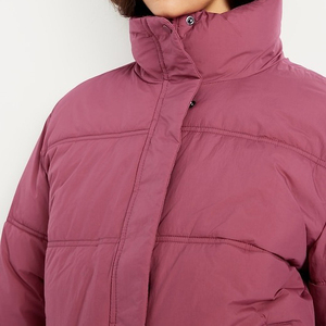 Chaqueta acolchada extragrande personalizada rosa OEM para mujer, talla grande, con forro, estilo bomber de lona para invierno. - Product Image 3