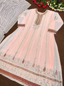 Couleur pêche claire la plus vendue en fausse georgette avec séquence de broderie à Diwali, mariages, festival et fêtes pour robe - Product Image 3