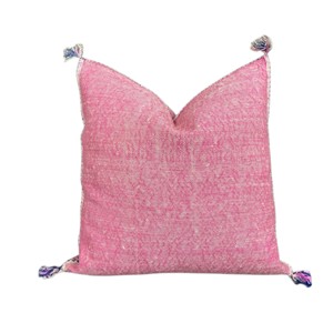Funda de Almohada Corporal Berber Rosa Hecha a Mano de Lujo con Patrón Tribal Geométrico, Ecológica, 100% Algodón para Decoración del Hogar y Sofá - Product Image 2