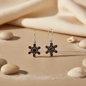 Boucles d'oreilles clous tendance en argent plaqué 925 avec grenat en forme de fleur pour femme, bijoux de fiançailles - Product Image 3