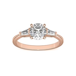 Anillo de Compromiso Clásico con Diamante Cultivado en Laboratorio Certificado, Corte Baguette con Piedras Laterales, Calidad Superior, Oro Sólido de 14K, G-VS2, Engaste de Canal - Product Image 3