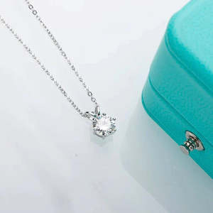 Pendentif Zarkan tendance en or 14 carats avec chiffre géométrique et croix, orné de diamants et de perles, sur chaîne à maillons plaquée rhodium, idéal pour les fiançailles - Product Image 1