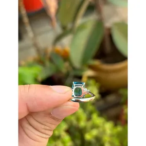 แหวนทองคำขาว 14k ทำมือ ประดับพลอยบลูโทแพซทรงเหลี่ยมมรกต สำหรับงานหมั้น เครื่องประดับชั้นดี พร้อมพลอยธรรมชาติ - Product Image 6