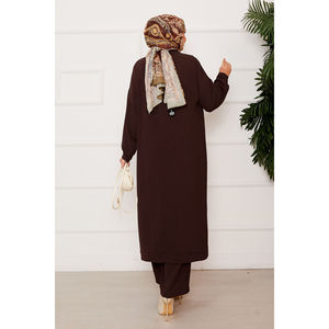 Ensemble deux pièces hijab Aerobin boutonné marron foncé, long et décontracté, avec broderie imprimée, pour automne, hiver et été - Product Image 4