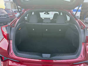 2018 T * oyota C-HR XLE d'occasion - Product Image 2