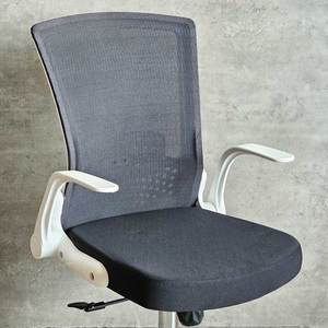 Silla de Oficina Giratoria Minimalista MFK017, Silla Elevadora con Reposacabezas Ajustable y Reposabrazos Plegables para Hogar, Taller o Dormitorio, Tapizada en Tela de Espuma - Product Image 3