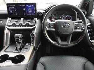 Landcruiser SUV 2024 avec transmission intégrale, intérieur en cuir foncé et volant à droite - Product Image 3