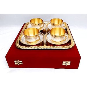 Ensemble de 4 tasses et soucoupes d'Inde en laiton de meilleure qualité plaqué or et argent brillant poli au look attrayant de créateur unique - Product Image 1