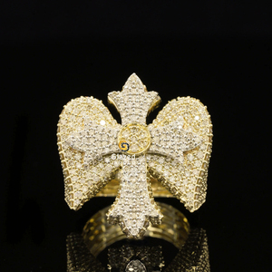 Anillo bonito de forma única de Hip Hop de oro amarillo de 10 quilates de diseñador para hombres con diamantes de claridad VVs de corte redondo cultivados en laboratorio - Product Image 1