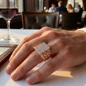 Bague Chevalière Homme en Or Rose Massif 14 carats avec Diamant Naturel Véritable, Bande Texturée Carrée Épaisse et Massue, Bijou de Luxe Raffiné - Product Image 3