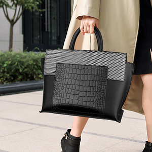 Sac fourre-tout moderne pour femme, motif crocodile noir, fermeture à rabat, grande capacité, sac à main décontracté avec design ajouré - Product Image 3