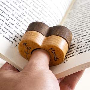 Porte-livre en bois poli et durable, outil de lecture minimaliste pour livres brochés, reliés et agendas - Product Image 2