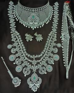 Élégant ensemble de bijoux AD finition argent parfait pour les fiançailles de la mariée et les vêtements de fête pour les femmes et les filles pour les mariages - Product Image 3