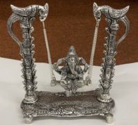 Estatua de Metal Plateada Tallada a Mano del Señor Ganesh en Posición de Columpio para Decoración del Hogar, Ganpati con Jula para Regalo de Boda