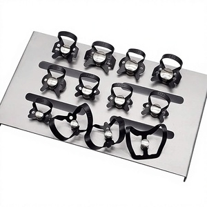 Juego de 12 Pinzas Ergonómicas Manuales para Dique de Goma Dental, de Acero Inoxidable Recubierto en Color Negro, Clips de Aislamiento Endodóntico - Product Image 4