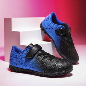 Zapatos de fútbol coloridos para niños con combinaciones de colores modernas y tacos gruesos, calzado cómodo para entrenamiento y deportes. - Product Image 4